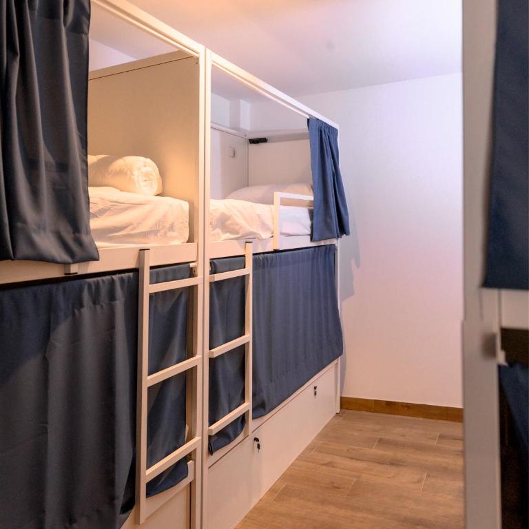 VAD HOSTEL ALICANTE - Albergue Juvenil - Bed in 16-Bed Mixed Dormitory Room - 1