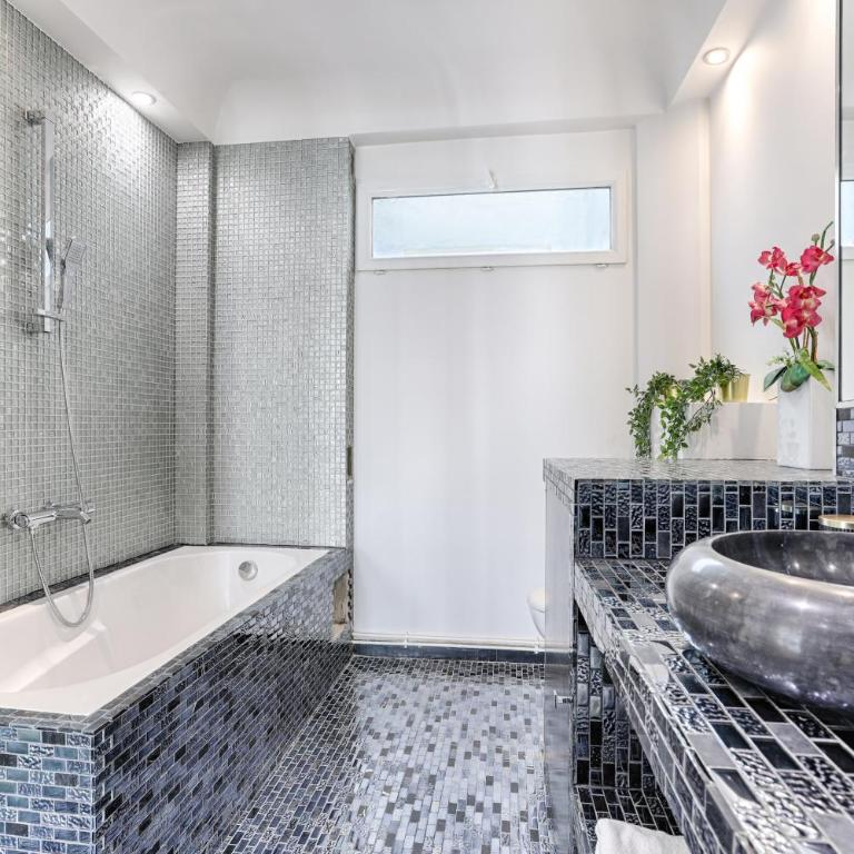 Duplex à deux pas des Champs Elysée - Appartement 3 Chambres - 16