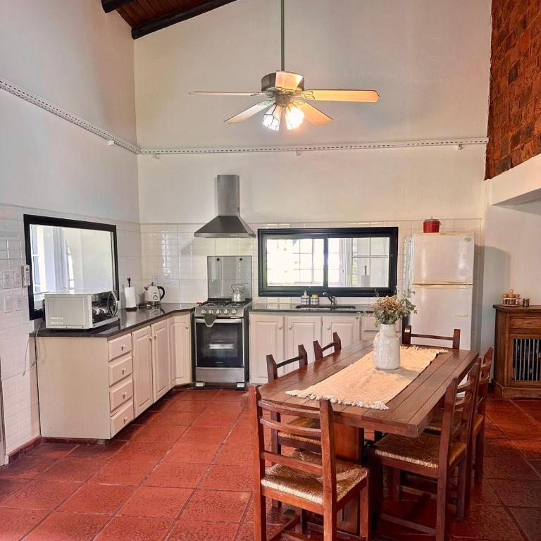 Chalet zona Norte con salida al lago "La Casona" - Three-Bedroom Vacation Home - 32