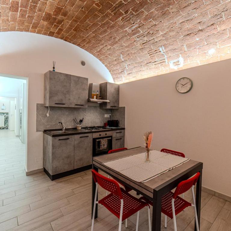 Casa R&R a Due Passi dalla Torre - Appartamento con 1 Camera da Letto - 26