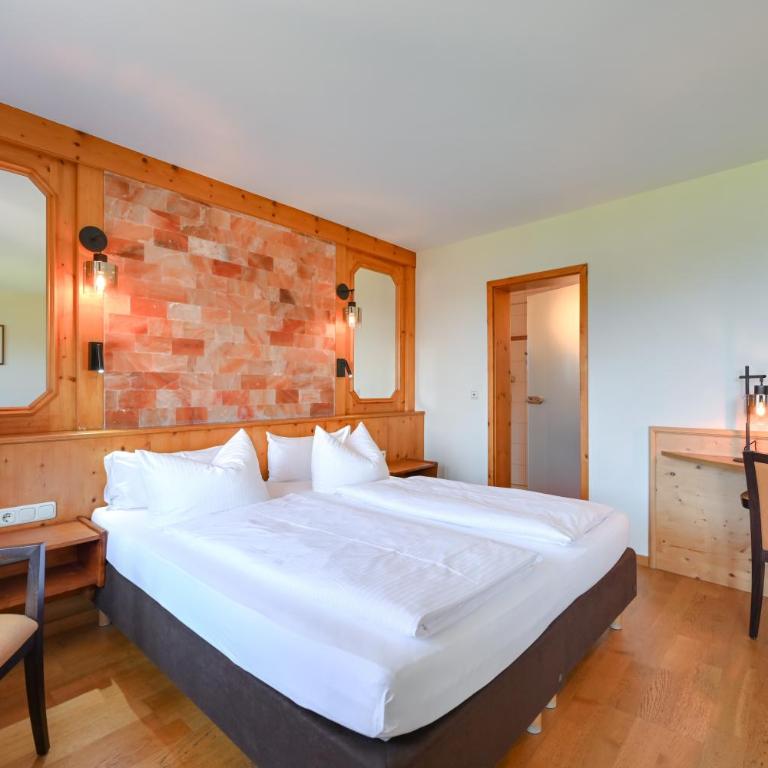 Rothenfels Panorama Hotel - Deluxe Doppelzimmer mit Balkon und Seeblick - 6
