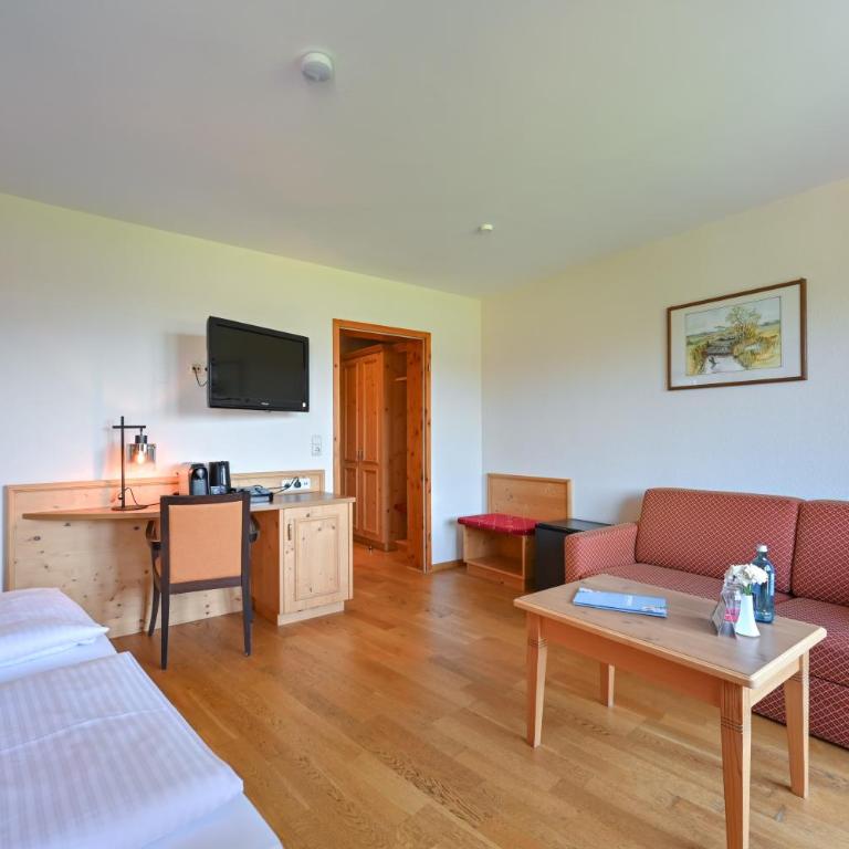 Rothenfels Panorama Hotel - Deluxe Doppelzimmer mit Balkon und Seeblick - 4
