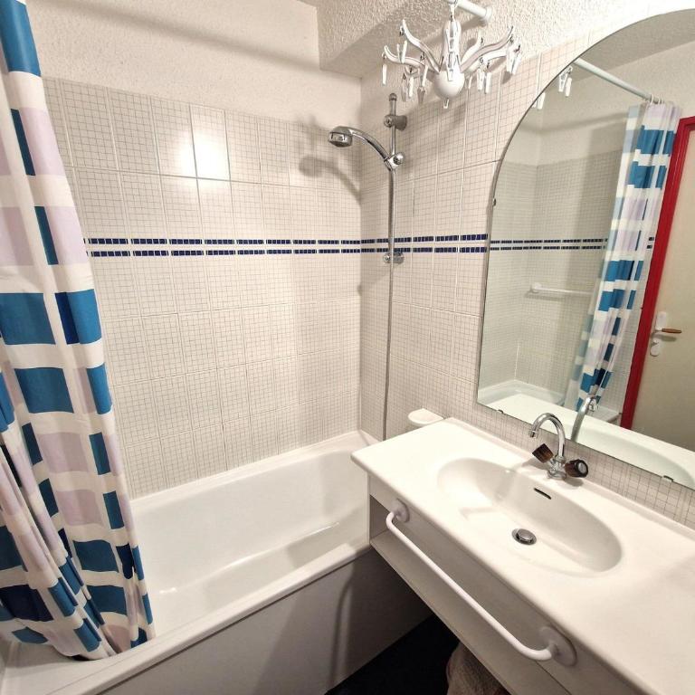 Studio en plein coeur de la station pour 4 personnes avec balcon, casier à skis et baignoire - FR-1-265-209 - Studio - 5
