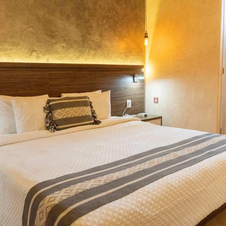 Hotel Casona Oaxaca - Habitación con cama extragrande. - 9