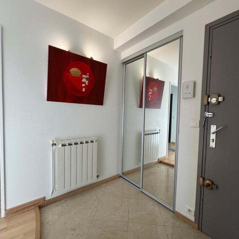 Appt 4 pers, centre-ville tout à pieds, plage 300m, aperçu mer, très calme parking privé, possibilité garage et location vélos électriques - Apartment with Balcony - 21