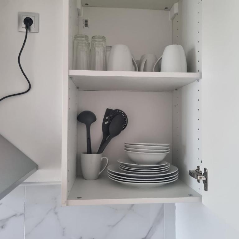 F3 ,appartement climatisé neuf, magnifique vue sur mer et aéroport, proche tram et gare sncf 1 min,aéroport 3 minutes, 3 rooms, new AC apartment, magnificent sea and airport views, close to tram and SNCF train station 1 min, airport 3 min - Apartment mit 2 Schlafzimmern und Meerblick - 7
