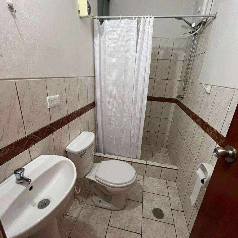 Departamento Confort y Seguridad en Exclusiva Zona de Piura, Frente a Parque y Cerca de Todo - Two-Bedroom Apartment - 18