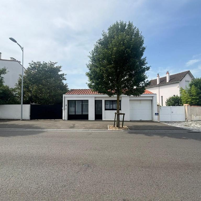 Maison rénovée proche plage avec cour privative, vélos et équipements bébé - FR-1-426-561 - Ferienhaus - 28