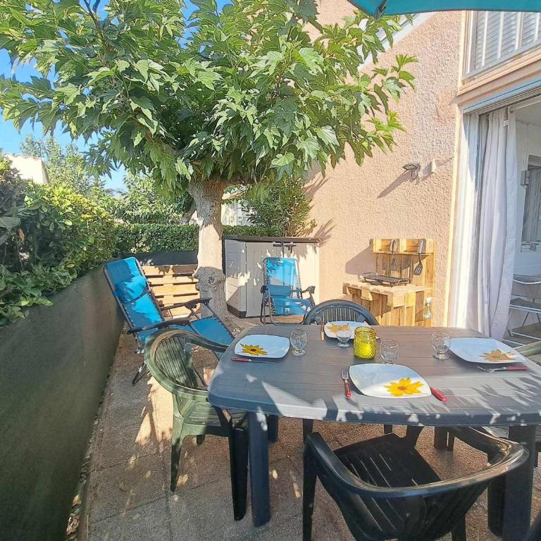 Apt RDC avec accès direct plage, grande terrasse, cuisine équipée, PARKING - FR-1-326-837 - Appartement - 5