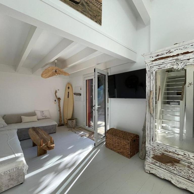 Villa rénovée avec accès plage, clim, WiFi, parking - FR-1-413-248 - Villa - 5