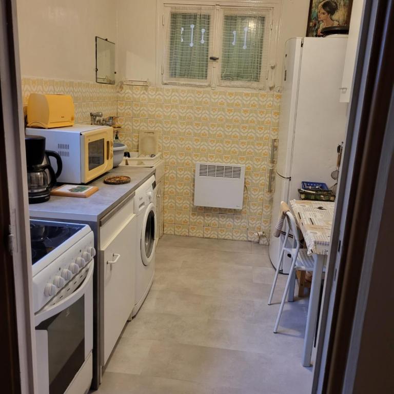 2 pieces pour 4 personnes proche tram - Two-Bedroom Apartment - 2