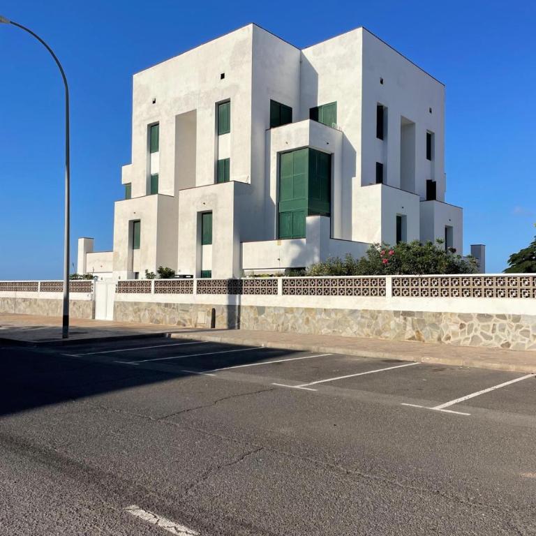Lilias home - private heatable pool, BBQ, free wifi - Three-Bedroom Apartment - 55