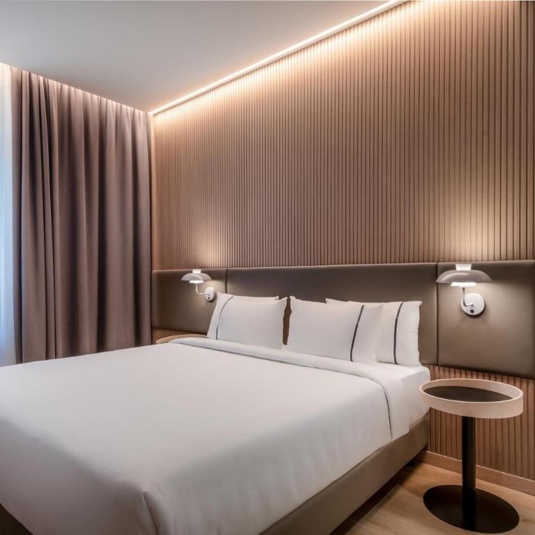 AC Hotel by Marriott Clodio Roma - Standard Room - 6