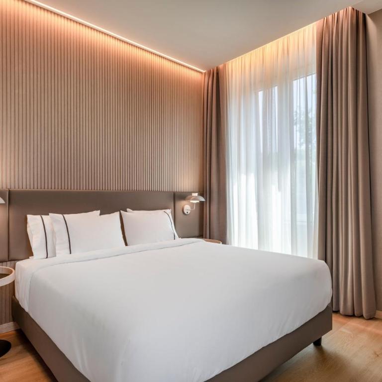 AC Hotel by Marriott Clodio Roma - Standard Room - 7