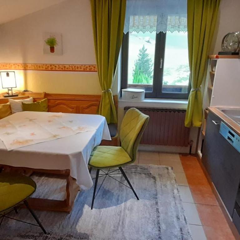 Ferienwohnung am Krausberghof mit Balkon und Parkplatz, 6 Fahrminuten zur Alpentherme Gastein und zur Schlossalmbahn - Apartment mit 2 Schlafzimmern - 6