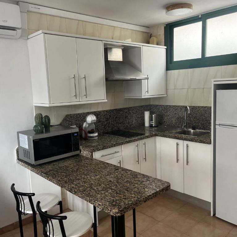 Coastal Apartment 5 Min from Playa del Inglés Pool & Quiet Complex - Apartamento de 1 dormitorio - 12