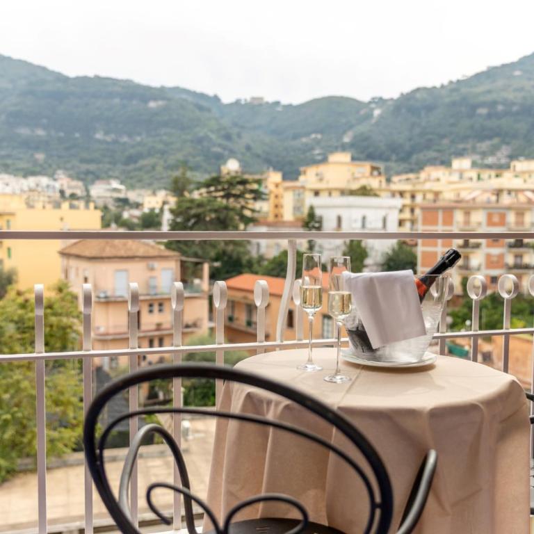 HOTIDAY Room Collection - Sorrento - Camera Matrimoniale Standard - 1