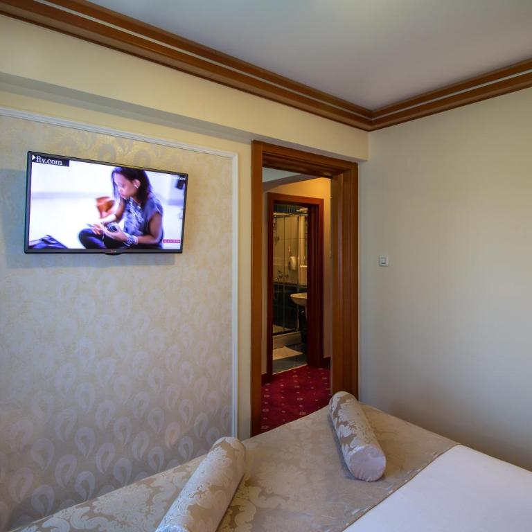 Hotel Cezar Banja Luka - Porodična Soba (sa Pogledom na Baštu) - 2