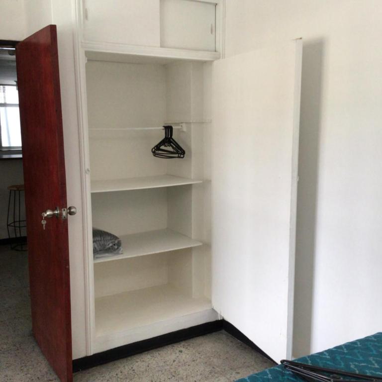 Cozy room in Laureles private bathroom #201-1 - Apartamento de 4 habitaciones - 4