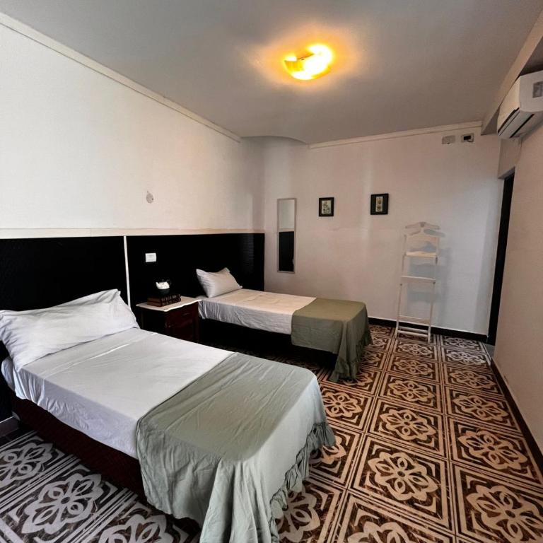 Hotel Elena - Habitación Doble Deluxe - 3