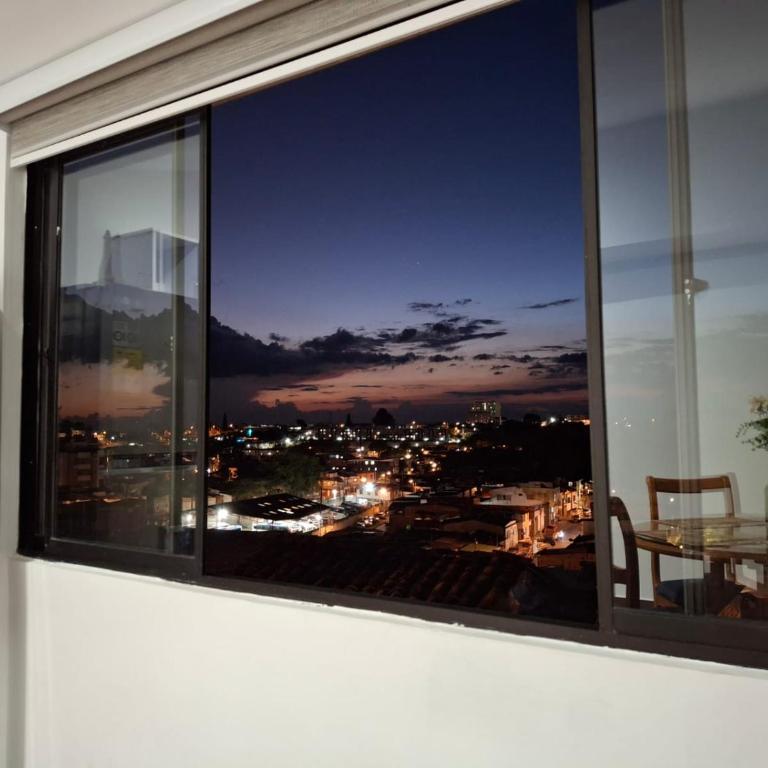 Apartamento en un 4to piso cerca al coliseo en Armenia - Apartamento de 2 dormitorios - 15