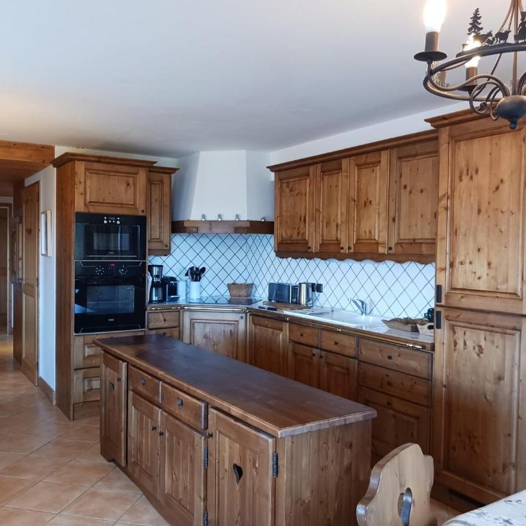 Spacieux 4 pièces au ski, 3 chambres, accès piscine - FR-1-411-948 - Appartement - 4