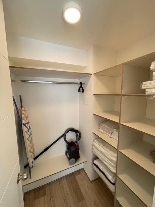 Amplio y cómodo Departamento en el Corazón de Santiago con estacionamiento gratis - Apartamento de 2 dormitorios - 2