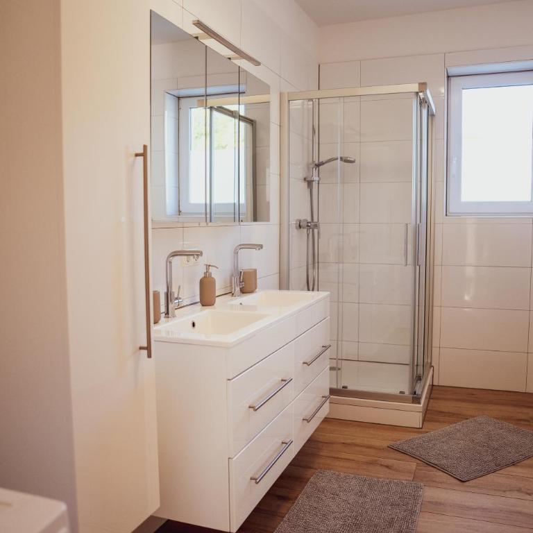 CLAUS RESCH APPARTEMENTS - E-Bike, Wandern, Minigolf, Familie, Urlaub an der Weinstraße - Grande Chambre Double - 16