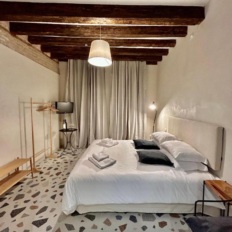Farini Suites wi-fi - Camera Matrimoniale con Bagno Privato - 5