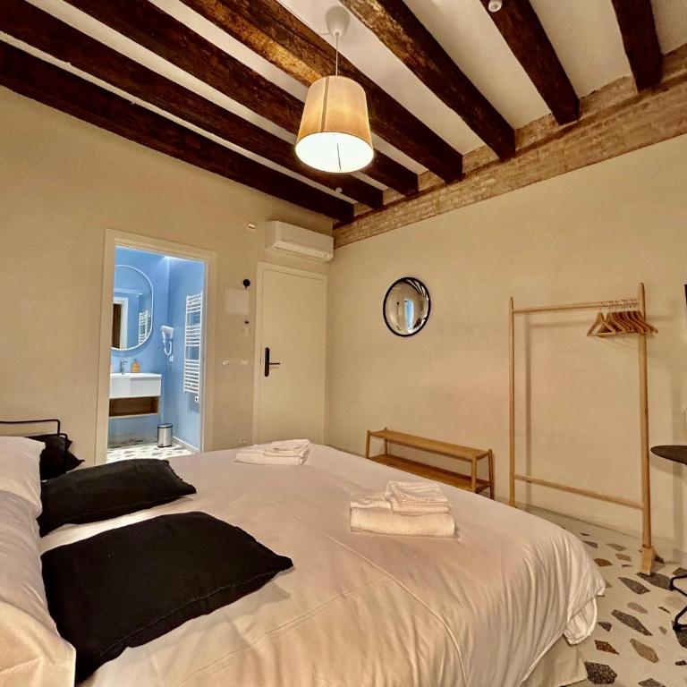 Farini Suites wi-fi - Camera Matrimoniale con Bagno Privato - 6