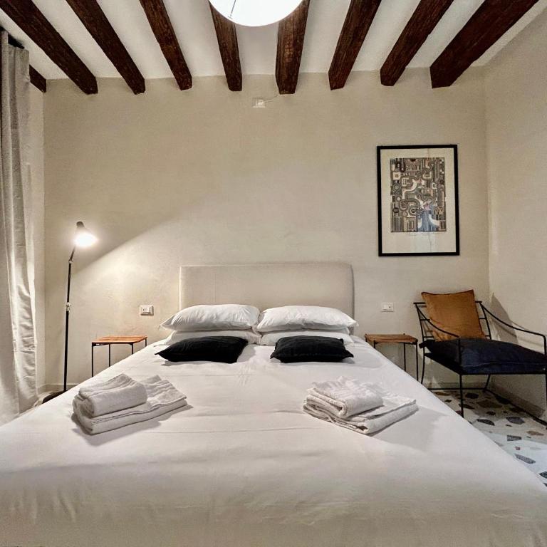 Farini Suites wi-fi - Camera Matrimoniale con Bagno Privato - 8