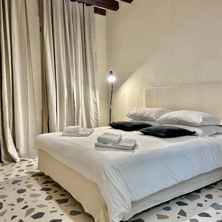 Farini Suites wi-fi - Camera Matrimoniale con Bagno Privato - 9