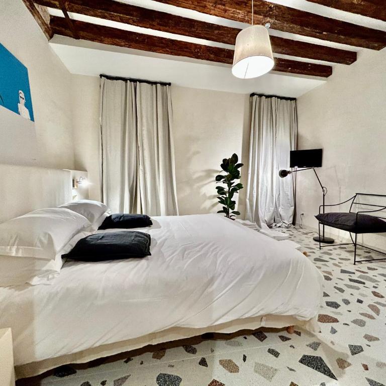 Farini Suites wi-fi - Camera Matrimoniale con Bagno Privato - 10