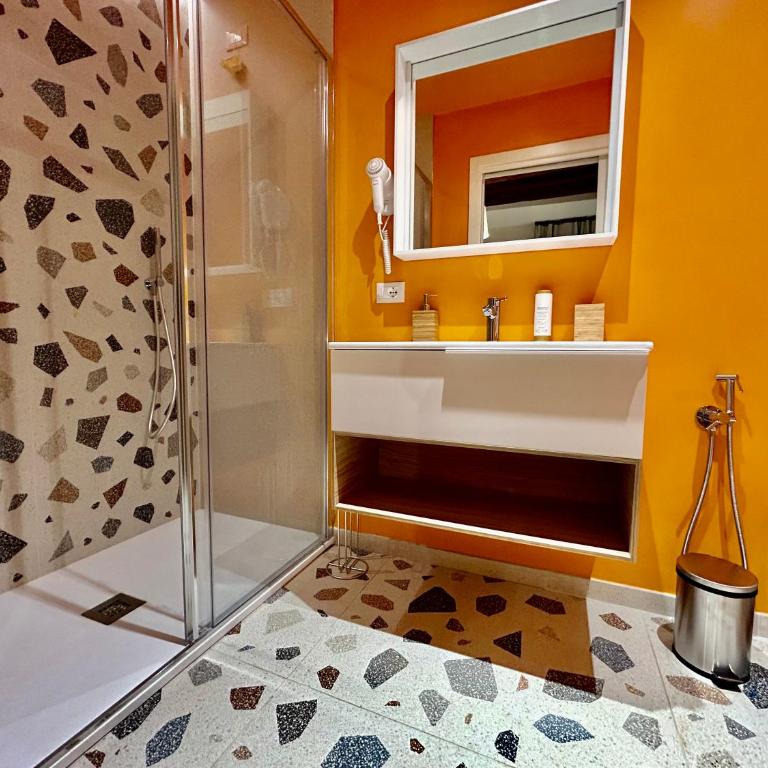 Farini Suites wi-fi - Camera Matrimoniale con Bagno Privato - 9