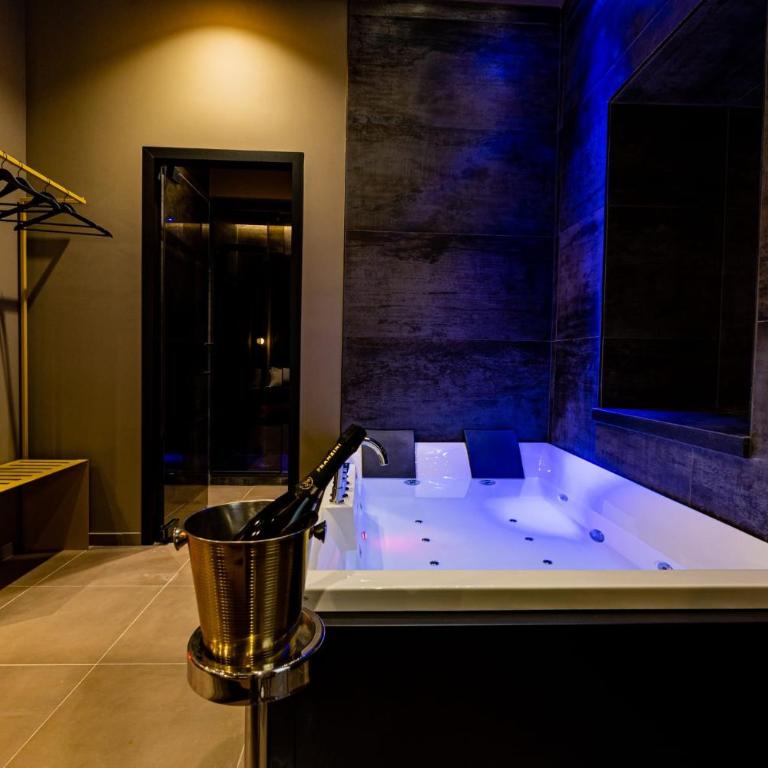 GOLD Suite&SPA - Standard Queen Room - 6