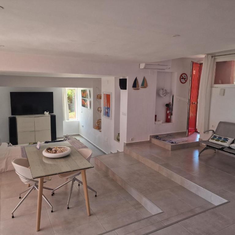 La Muralla Roja - One-Bedroom Apartment - 4