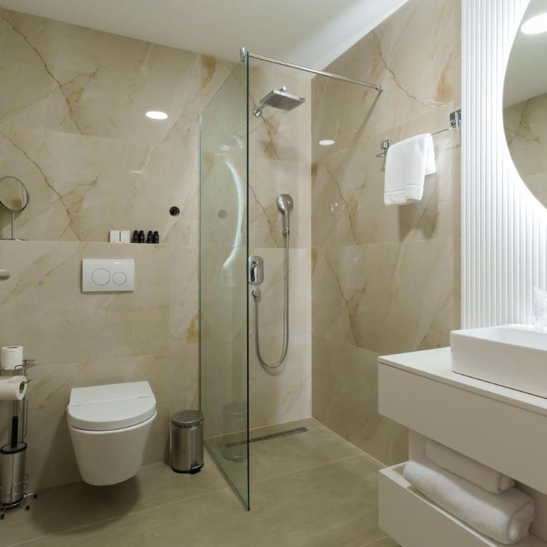 Move In Apartments - Dvokrevetna Soba sa Bračnim Krevetom/Zasebnim Krevetima - 1