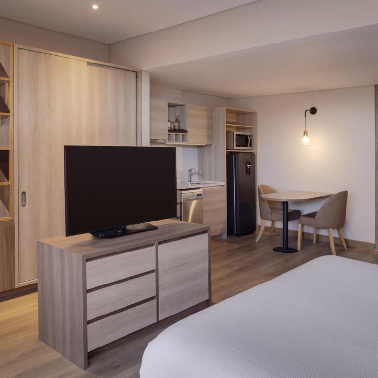 Residence Inn by Marriott Bogota - Suite Estudio con 1 cama extragrande, sofá cama y vistas a la ciudad - 14