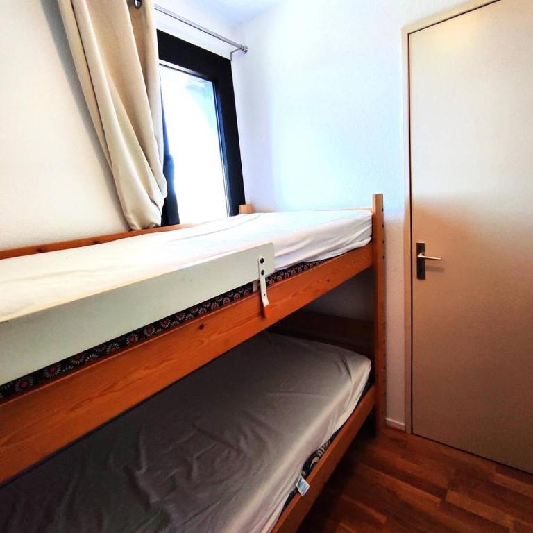 Appartement cosy près des pistes avec balcon et parking - FR-1-592-69 - Appartement - 5
