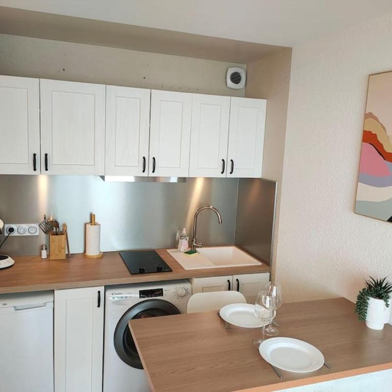Agréable studio avec balcon et parking - Appartement 1 Chambre - 1