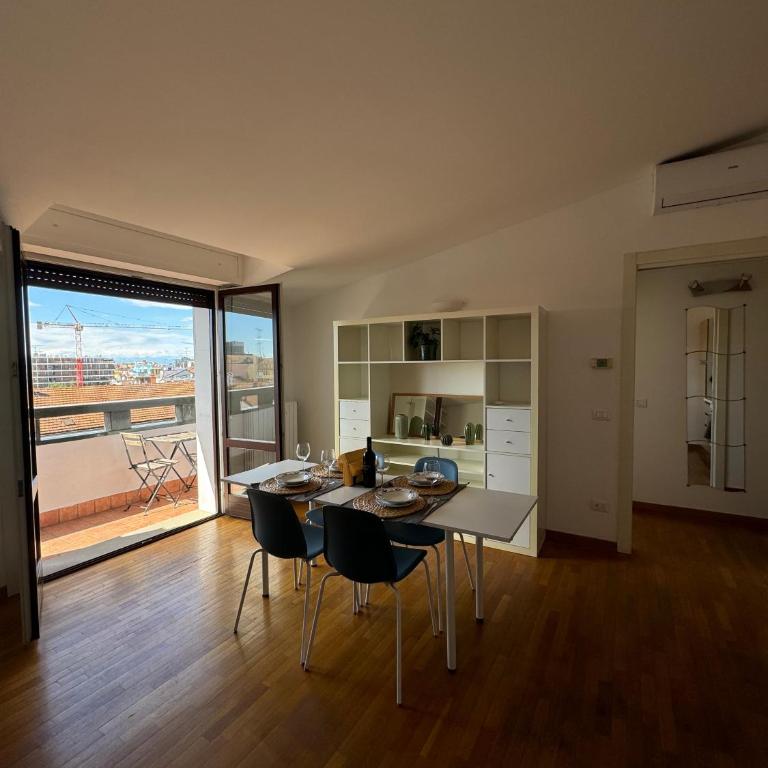 Appartamento Isola- Attico con Balcone - Appartamento con 1 Camera da Letto - 1
