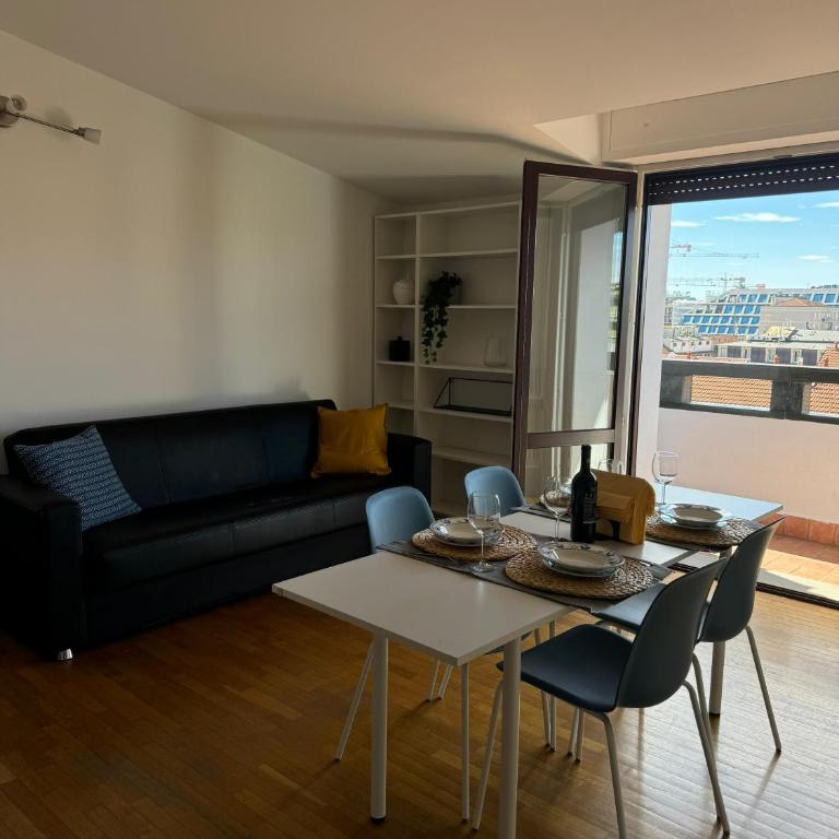 Appartamento Isola- Attico con Balcone - Appartamento con 1 Camera da Letto - 2