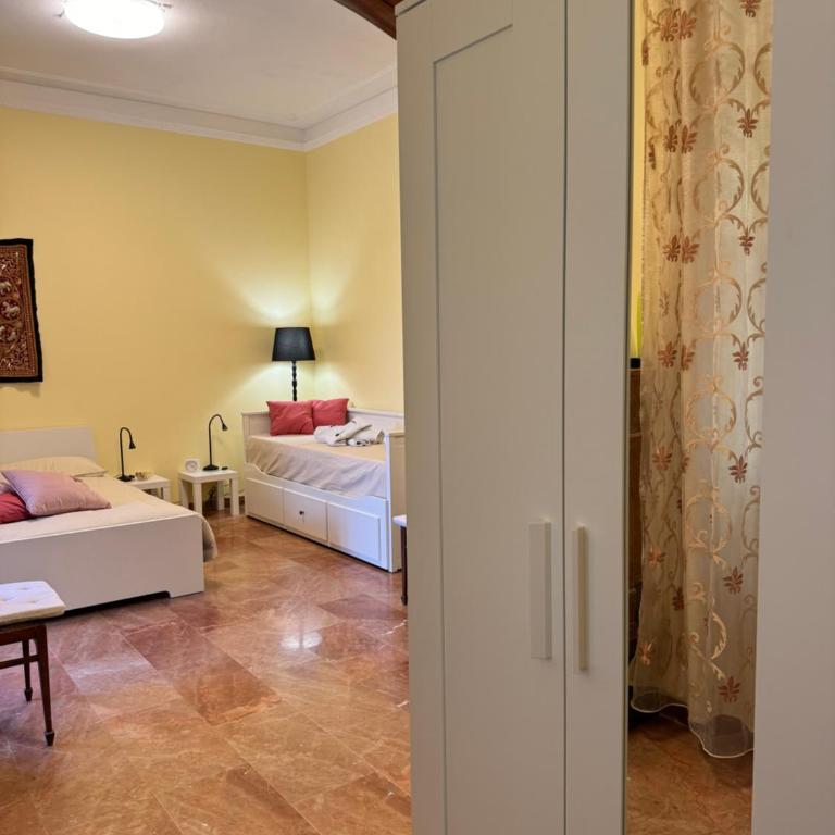 Lucy's House, elegante alloggio rustico con tutti i comfort moderni a Pisa - Camera Familiare con Terrazza - 8