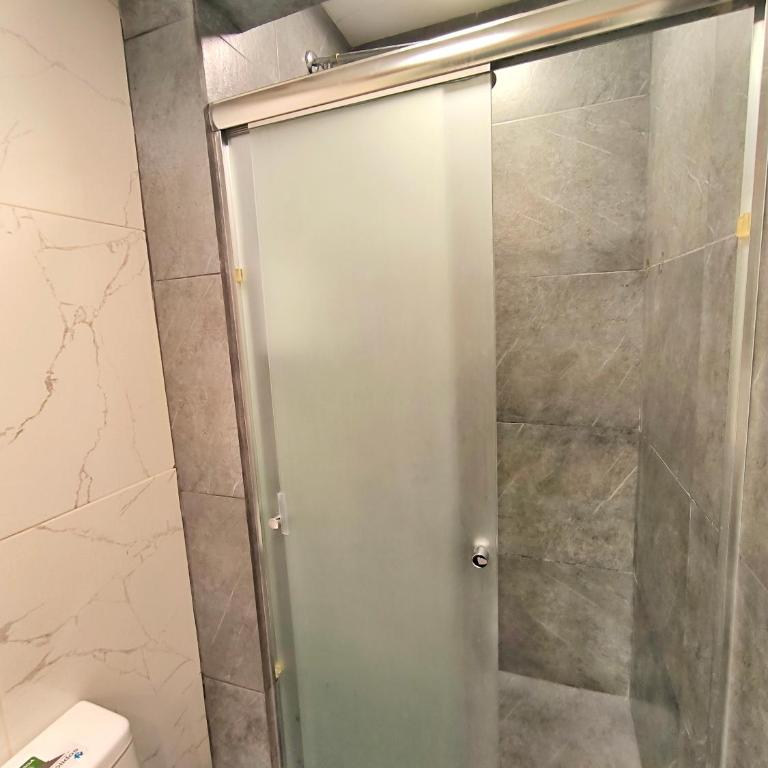 Udla Apartamento para 6 personas frente al Mall Riocentro - Apartamento de 2 dormitorios - 14
