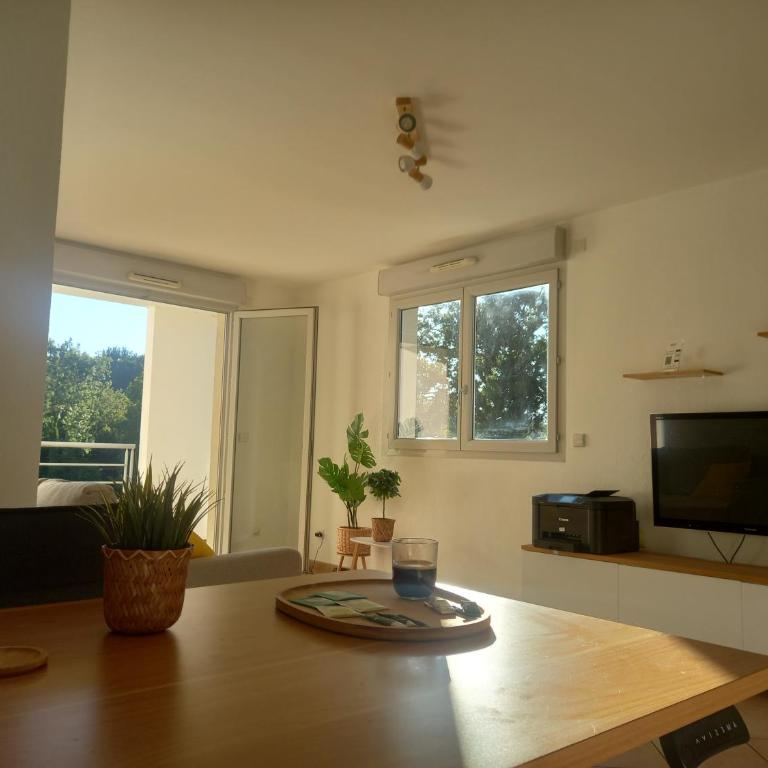 T2 de 56m2 - Genève à 5 min- Parking Privé Gratuit - Appartement 1 Chambre - 8