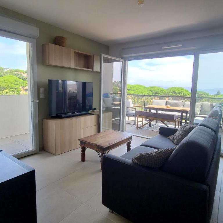 Appartement climatisé T3 vue mer de 63 M2 - 2 chambres et belle terrasse de 23 M2 - Appartement 2 Chambres avec Terrasse et Vue sur la Mer - 9
