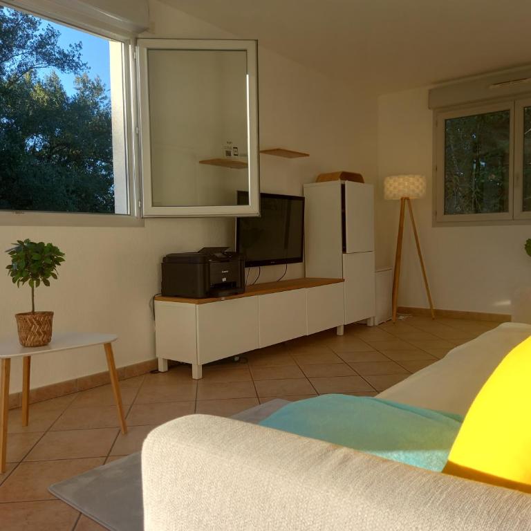 T2 de 56m2 - Genève à 5 min- Parking Privé Gratuit - Appartement 1 Chambre - 18
