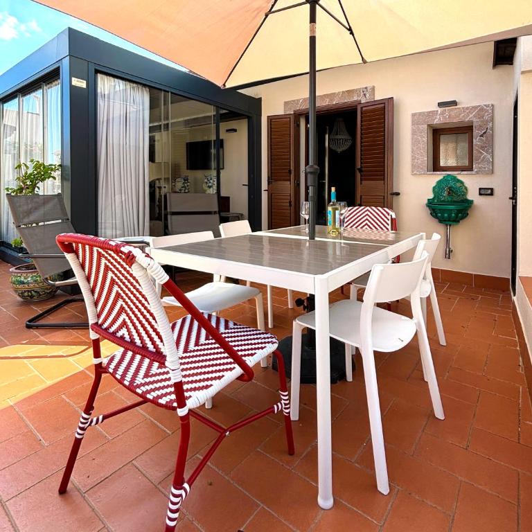 Le Pigne House with terrace in Taormina centre - Two-Bedroom House - 8