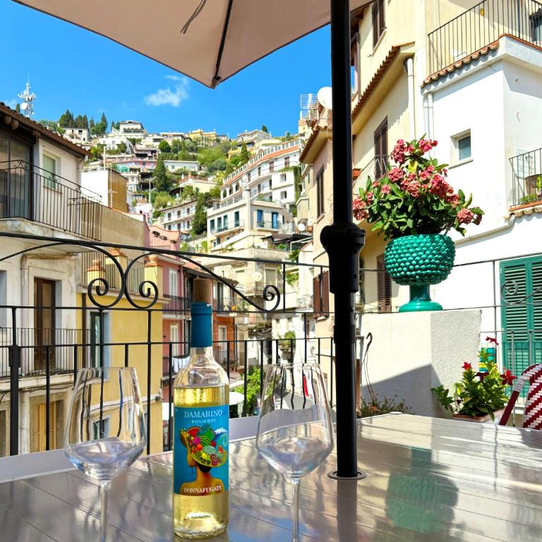 Le Pigne House with terrace in Taormina centre - Two-Bedroom House - 9