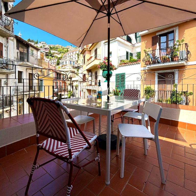 Le Pigne House with terrace in Taormina centre - Two-Bedroom House - 10